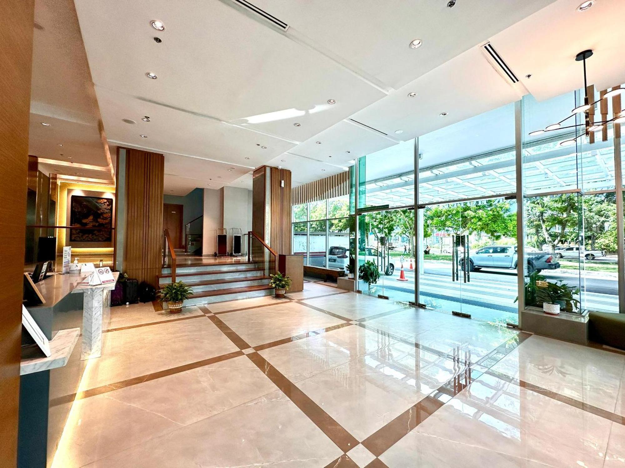 King Park Hotel โกตาคินาบาลู ภายนอก รูปภาพ